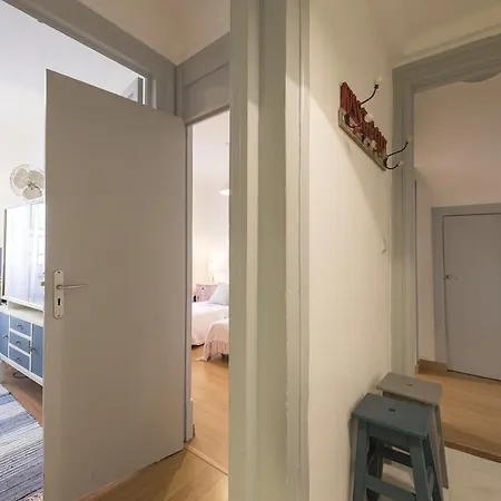 Downtown Doll's House 리스본