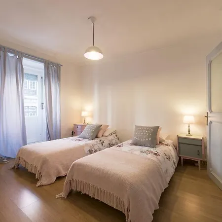 Downtown Doll's House 리스본