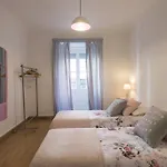 Downtown Doll's House Апартаменты *
